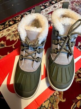 Women’s Nike woodside chukka 2